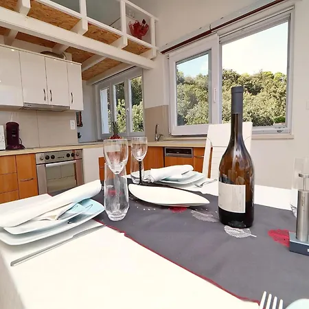 Cebalo Kor Ula - Comfort One Bedroom With Terrace And Sea View Mara